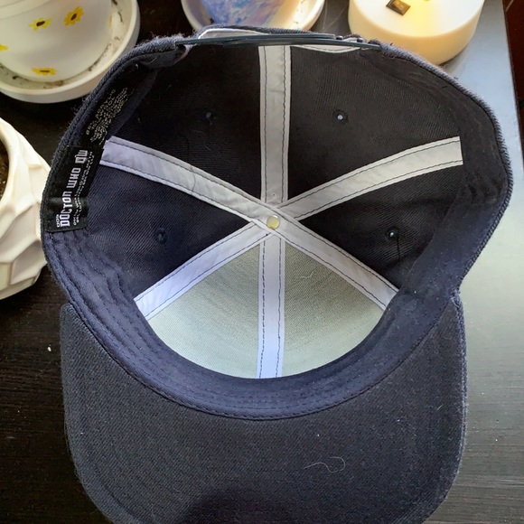 Dr Who Tardis SnapBack - Picture 3 of 3